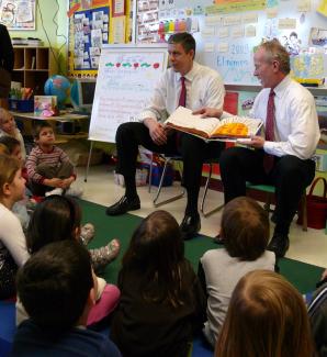 Steve Barnett and U.S. Secretary of Education Arne Duncan reading to preschoolers